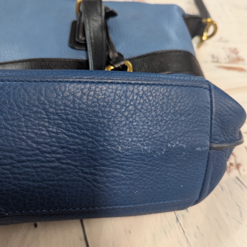 Fossil Pebbeled Leather Crossbody Purse - Picture 3 of 7